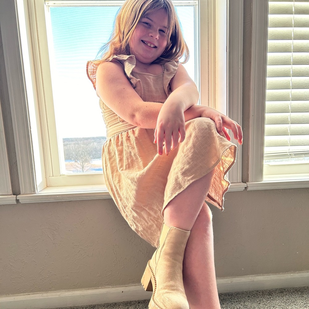 Like to be notified, girls clothing Shows, Live with Kennedy